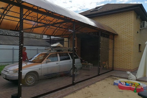 Прозрачные шторы для автомобильного навеса